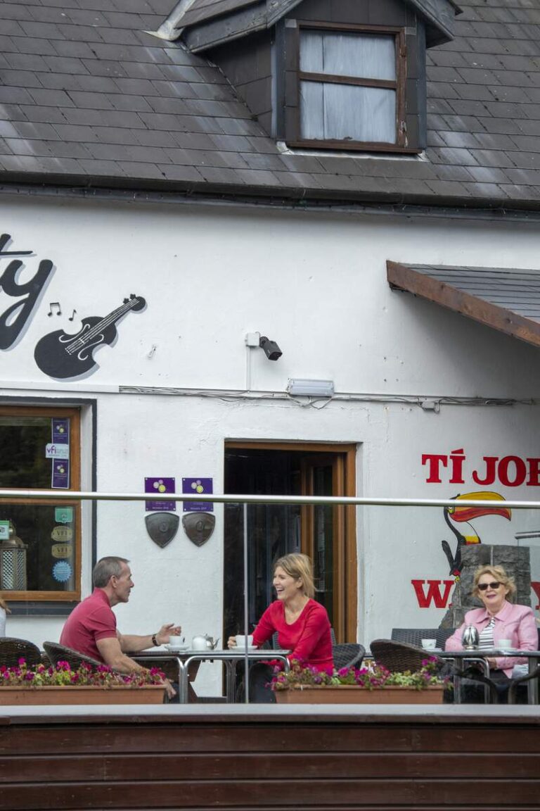 People dinning at the Joe wattys bar